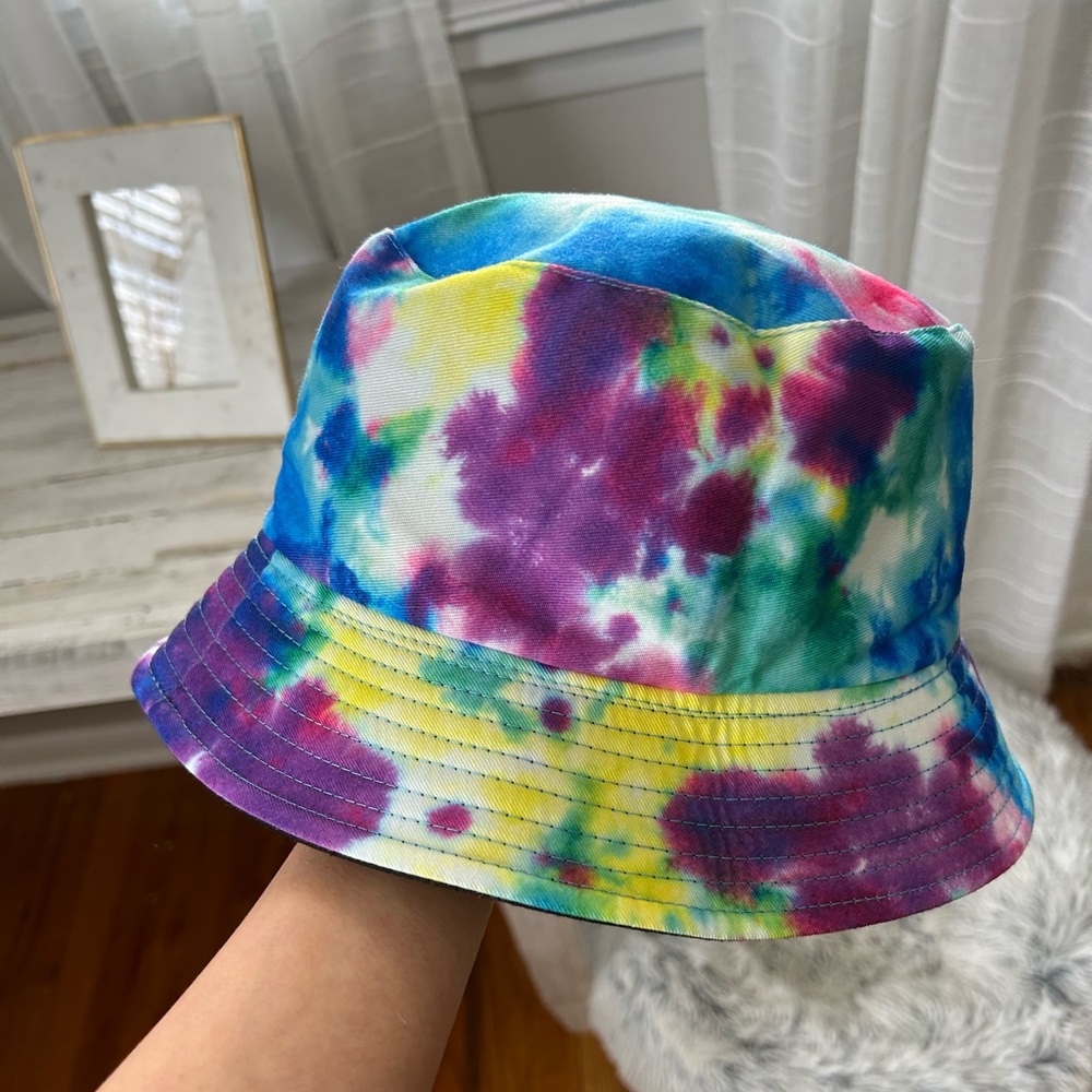 NWOT Reversible Bucket Hat